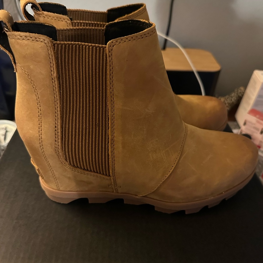 Sorel Joan of Arctic Wedge II Chelsea size 9